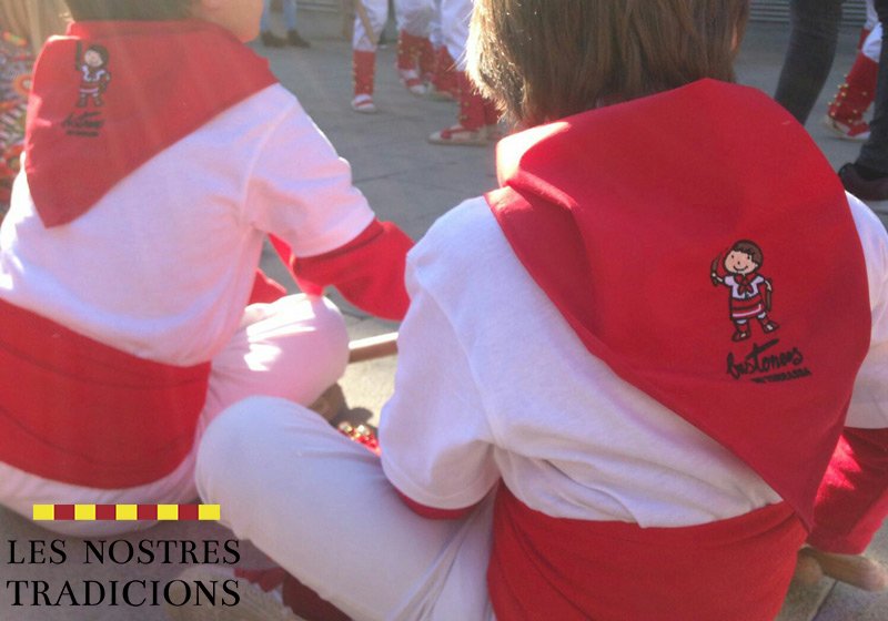 NostrTradicions's tweet photo. Estem d'aniversari, i ho volem celebrar!
Oferta Febrer: mocadors brodats a 4,45 + IVA.
https://t.co/KLwbsyq4Dh
Foto: Bastoners de Terrassa https://t.co/ZlQCNqKQUL