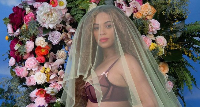 Cosmopolitan's tweet photo. OMG. @Beyonce and @S_C_ are having twins and the announcement is SO FREAKING EPIC 😍😍😍 https://t.co/I7BZLlsmsV https://t.co/tDXb4OJFRZ