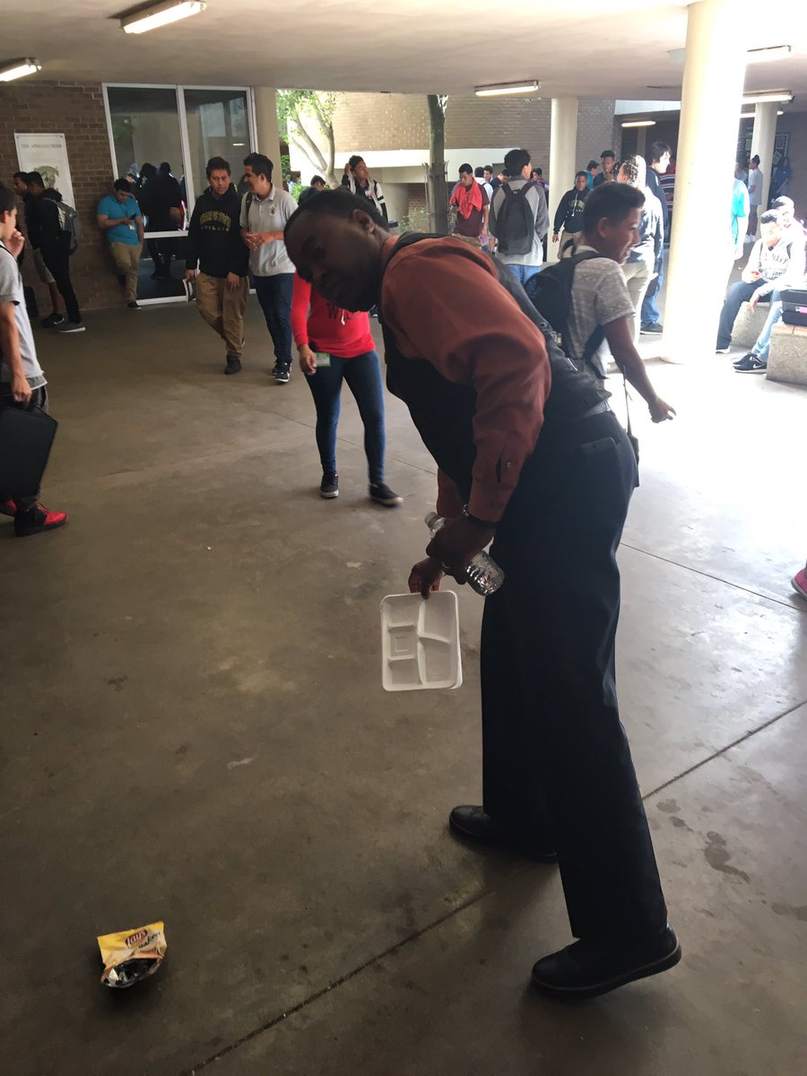 jlkuhleman's tweet photo. 100 Days of School = 100 Acts of Kindness @iamsharpstown @nhs_njhs @TeamHISD #bekind #sharpstownnhs #100days https://t.co/i3sVG5RrvD