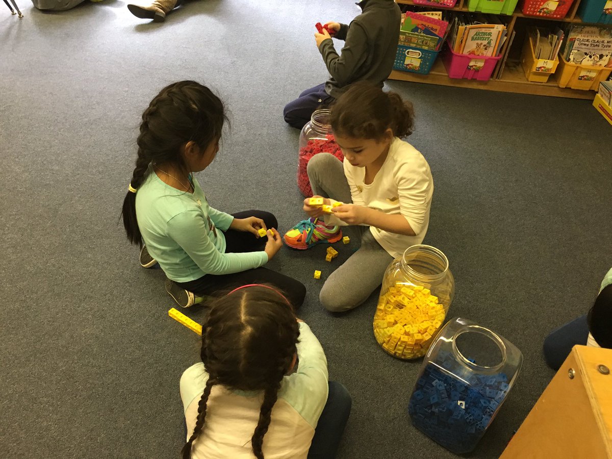 FSDKastner's tweet photo. Global School Play Day! 👫🌎👫#GSPD2017 #mindful @firstiefunFSD @FSDVikings @GSPlayDay https://t.co/oDhwWqajK4