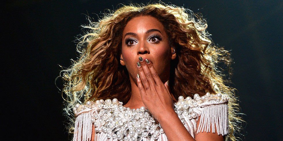 ELLEmagazine's tweet image. Beyoncé just announced she's having TWINS on Instagram with the most beautiful picture of her bump: ellemag.co/oIyCwkr