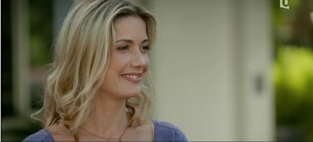SVClois's tweet photo. Eva "ils me prennent bien pour une conne encore eux!!" #cutlaserie #angil #evadil https://t.co/3pofNLfWYP