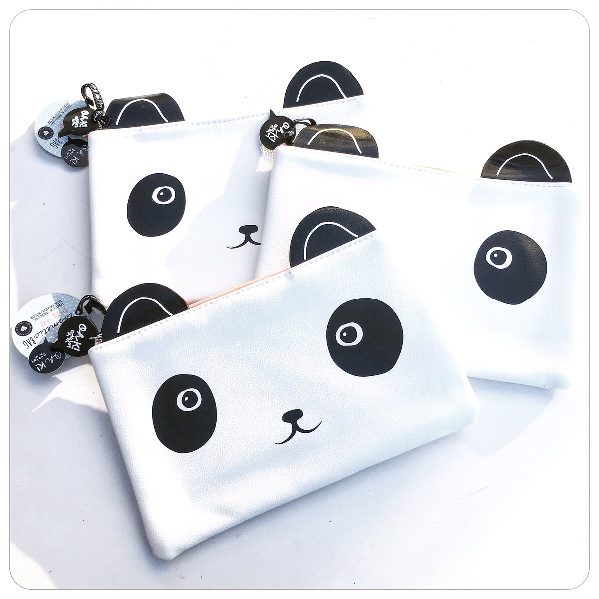 littlecreative0's tweet photo. De 🐼 Cosmetic bag is nu verkrijgbaar in de shop! https://t.co/njCfCAaVoK#ohk #panda #cosmetic #schooletui #bag #etui https://t.co/omPRYyCJKW