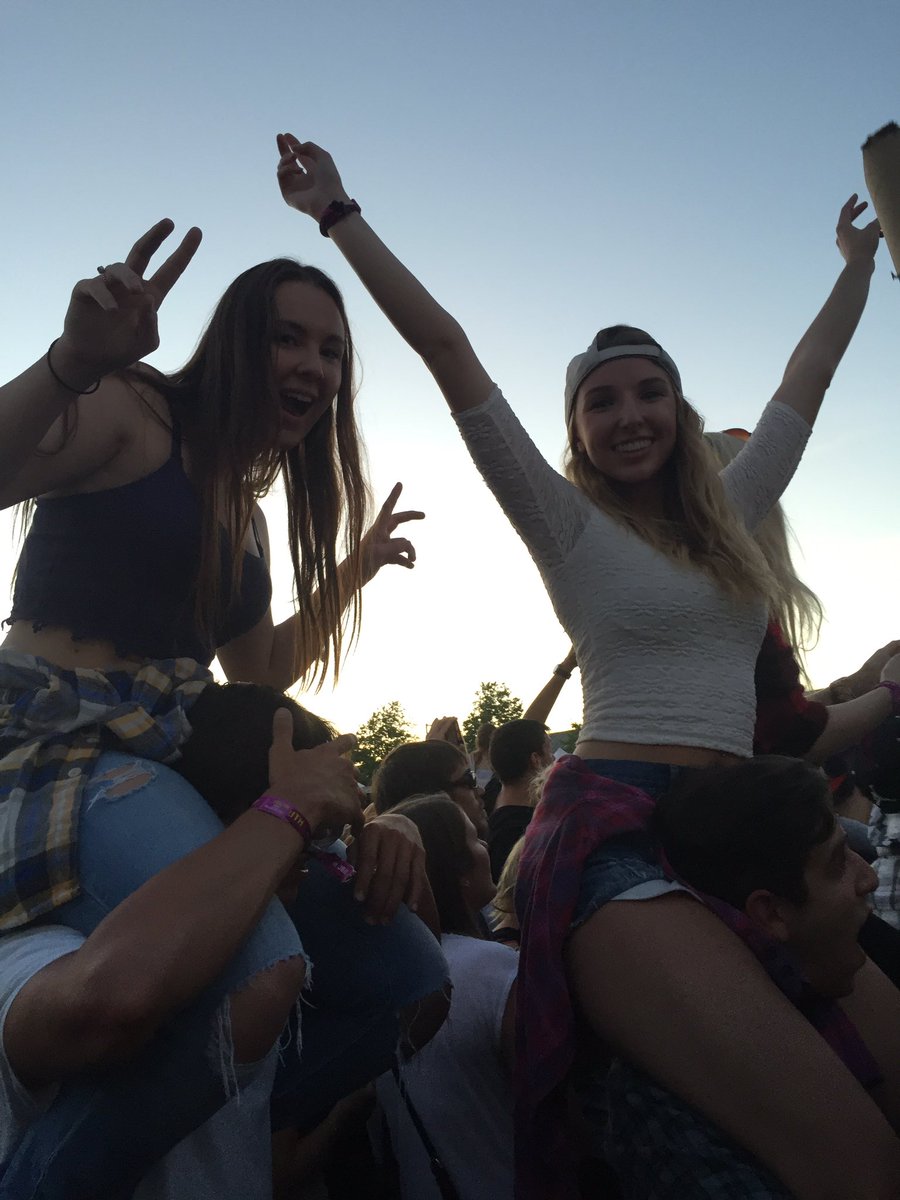 taylormcl12's tweet photo. Happy birthday @amandaascobie, hope you party hard 🎉🍺❤🔞 https://t.co/mCTCUk7ngB