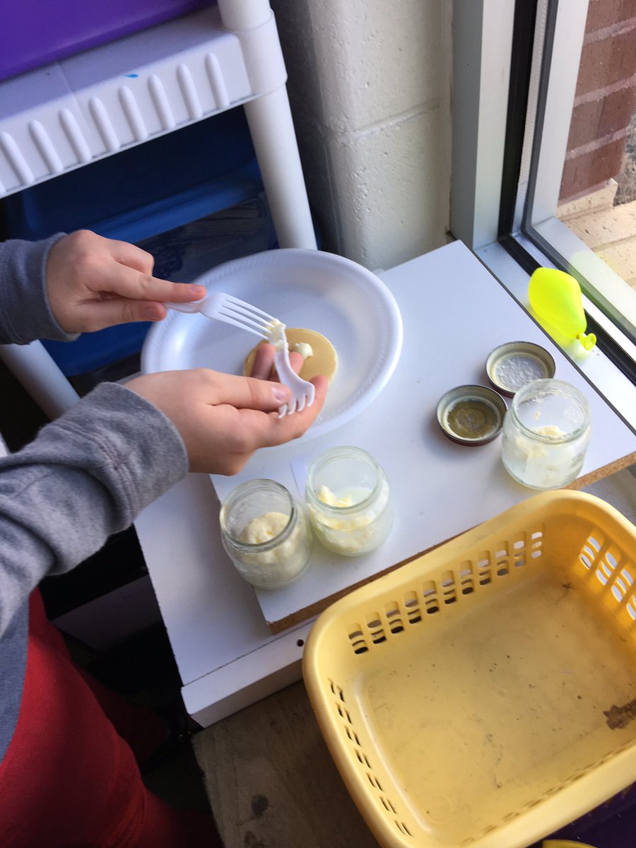 Jpnhe417's tweet photo. Making pancakes and churning butter. #nhebrightknights #chemicalorphysical  #why https://t.co/M5ZWtVv6RT