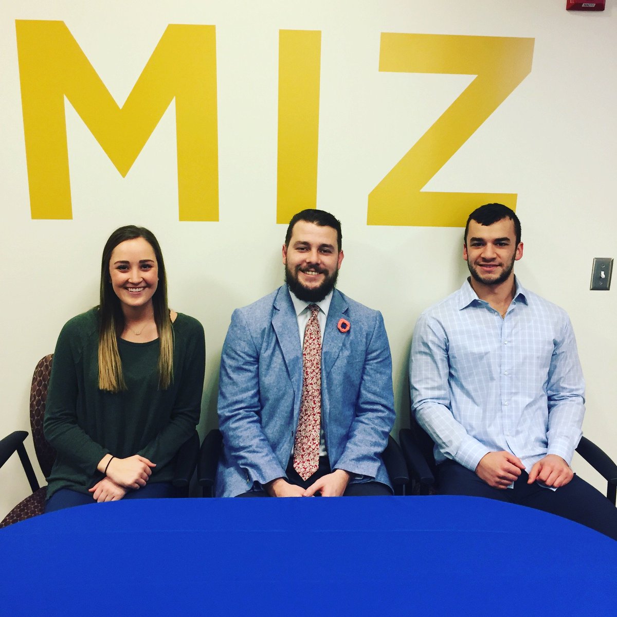 CoachStilwell's tweet photo. #nationalsigningday hit em w/ that 2 piece coming out of @Mizzou w/ @Dmacc_8 &amp; @mike_imperiale signing their #internship  offer letters! https://t.co/uAeD7LEoRF