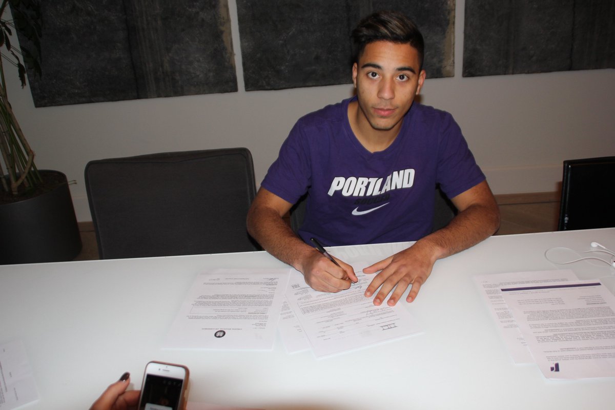 TopDrawerSoccer's tweet photo. .@kevin_capelao heads overseas from Lisbon, Portugal to sign with @UPMensSoccer: https://t.co/KnP2QheIFk #SigningDay https://t.co/jby24CvYXO