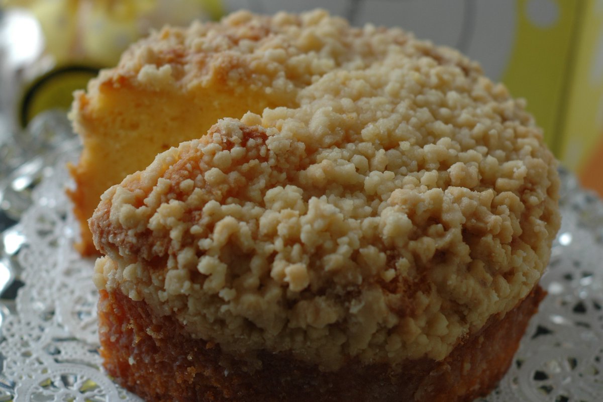 FullSpirited's tweet photo. Do you want to bring something different to the table? Get our Limoncello liqueur cake today. #FullSpirited https://t.co/njPwbTJZHl https://t.co/1YIFzuZqGj