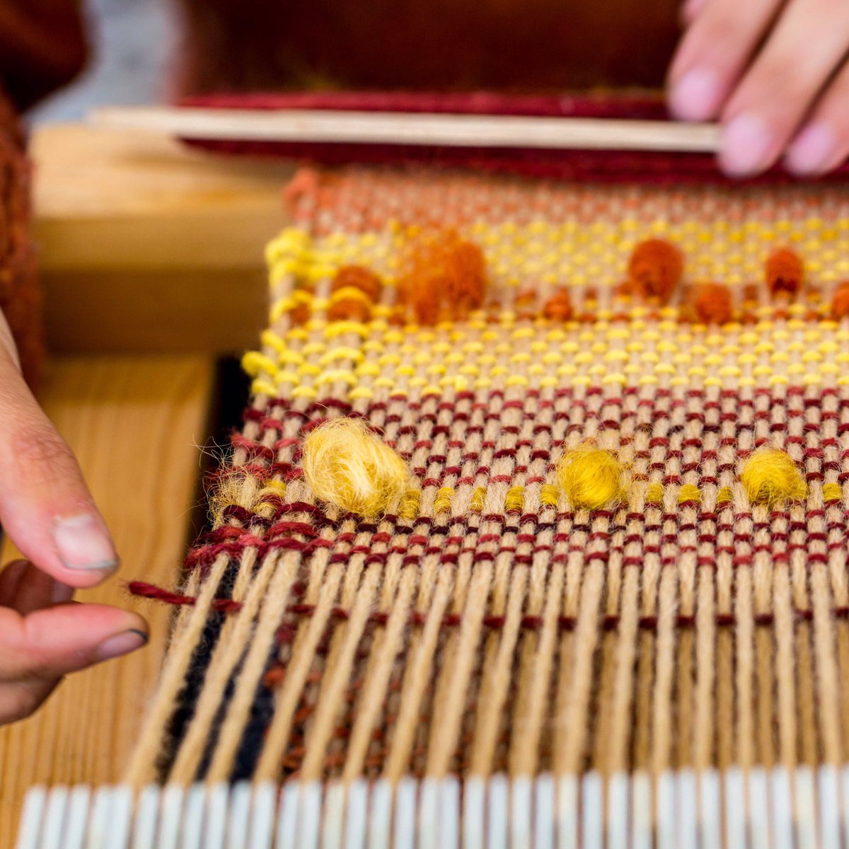 I'll be demonstrating Brinkley loom weaving at Unravel later this month. <a href="/farnhammaltings/">Farnham Maltings</a> us5.campaign-archive1.com/?u=1ad0861fbe6…