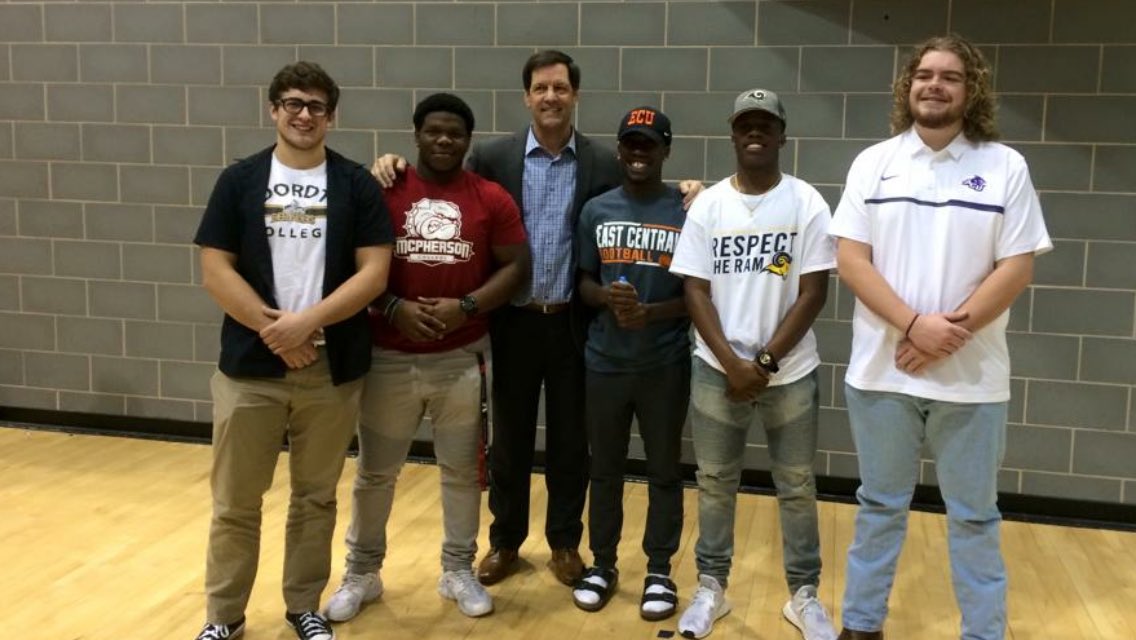 ENorthFootball's tweet photo. CONGRATS 
Josh C,Xavier S, Dmarija C,Anthony B, and Clay P for signing to play college 🏈!So happy and proud for all of you. 
#HuskyNation https://t.co/goWHJ3U3iu