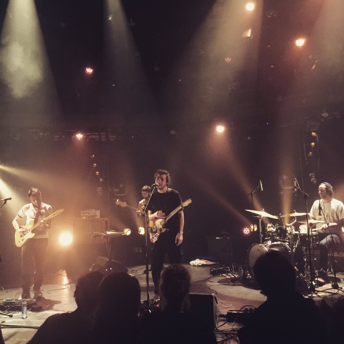 ProPulse_bxl's tweet photo. On aime beaucoup #RunSofa qui nous fait voyager. Premier concert de cette première soirée. https://t.co/F6eK2sXpLR