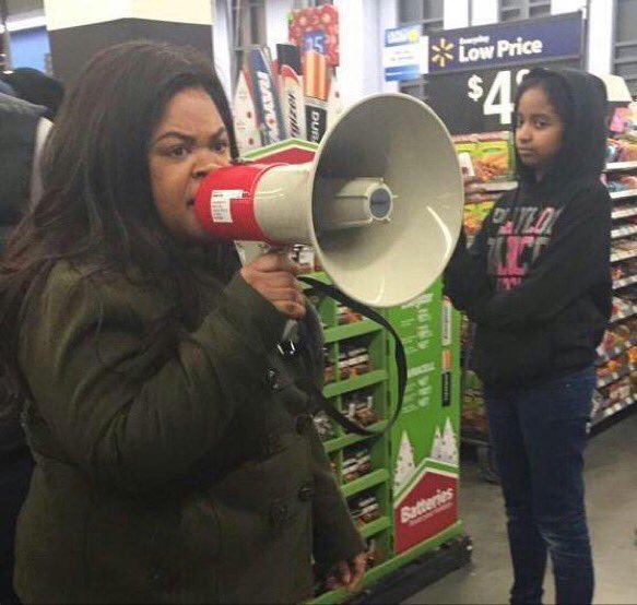 appawthachoppa's tweet photo. Someone: Hi-
Me: BEYONCÉ IS PREGNANT WITH TWINS https://t.co/fekIYAIEY6