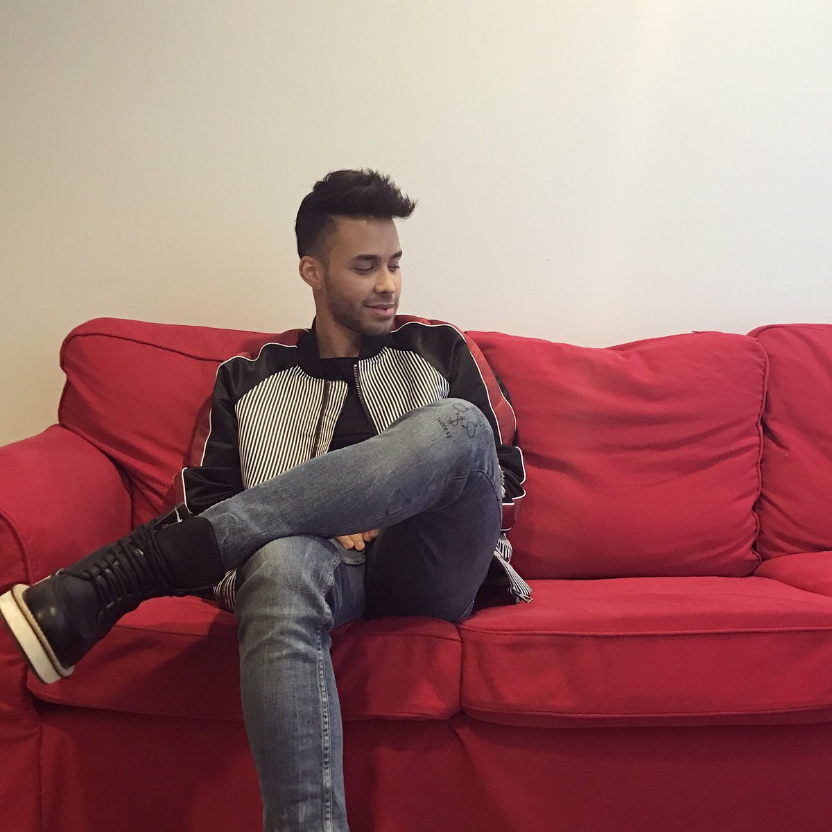 PrinceRoyce's tweet photo. Stay tuned #PrinceRoyceFIVE 😎 https://t.co/urGJEMHpJ5