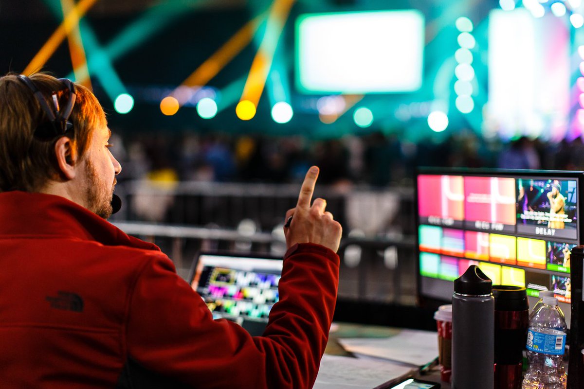 vista_prod's tweet photo. Wait for it...
#producer #giuliano #onething2016 https://t.co/WLIEe15Uy9