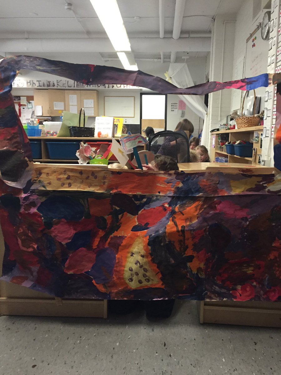 melsolnik's tweet image. Story telling at our home made puppet theatre @orioleparkjps @tdsb  #justthebeginning #storytellingfun @spotthepuppets #zoomin #fdk