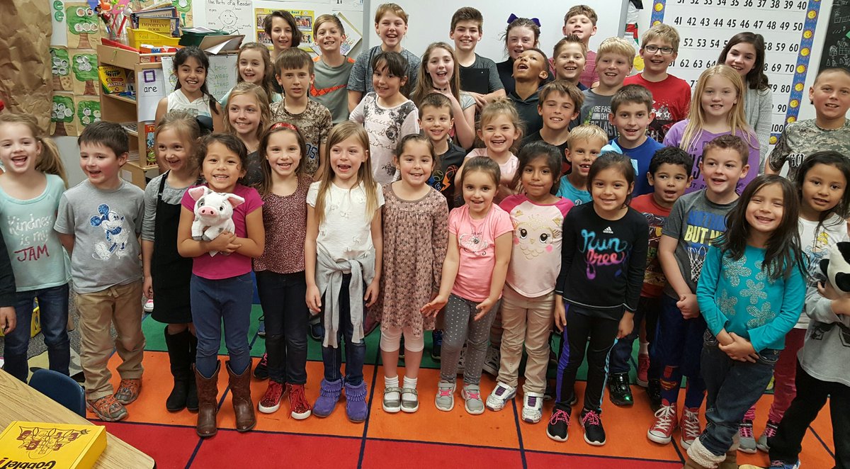 RobbinsRockinK's tweet photo. MORE FUN with some 4th grade extended school family! #GSPD17 @Go4th_Hammons @lse_montgomery #wearelonestar https://t.co/DR5pgBryKj