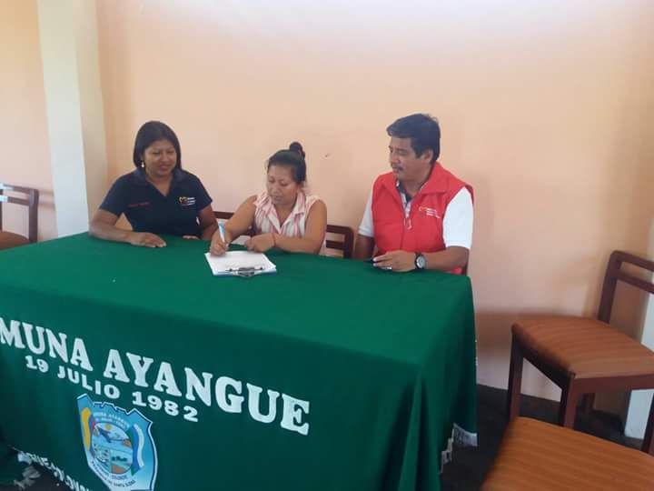 marlonzavala30's tweet photo. @ViviendaEc #SantaElena suscribe Acta de conocimiento de requisitos para obtención del bono de vivienda con directiva de la Comuna #Ayanque https://t.co/omDScOfbMo