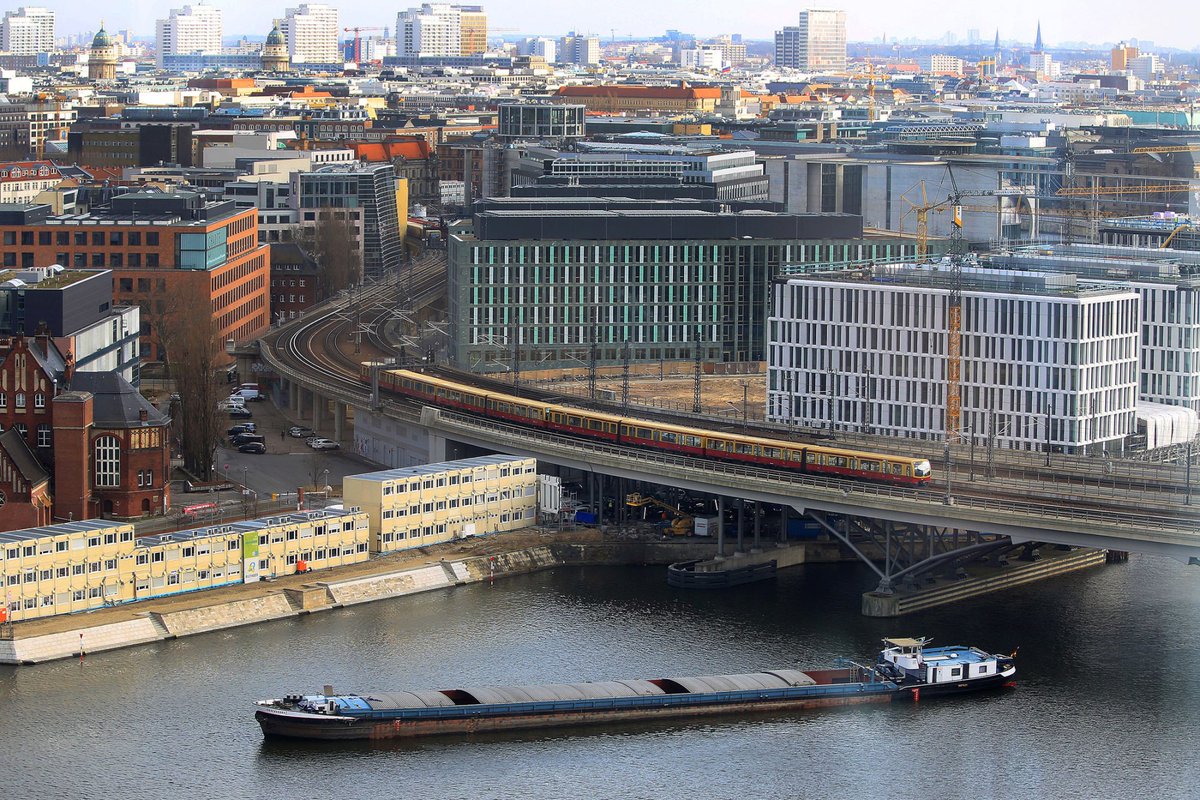 business's tweet photo. Germany will let most banks fleeing Brexit keep risk models, sources say https://t.co/2Oo50klZv2 https://t.co/LUrtFE595z