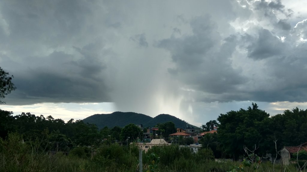 Elielfragajr's tweet photo. Definição de chuva localizada! @AnneLottermann #annerj #temponorj https://t.co/sw59IXdIeJ