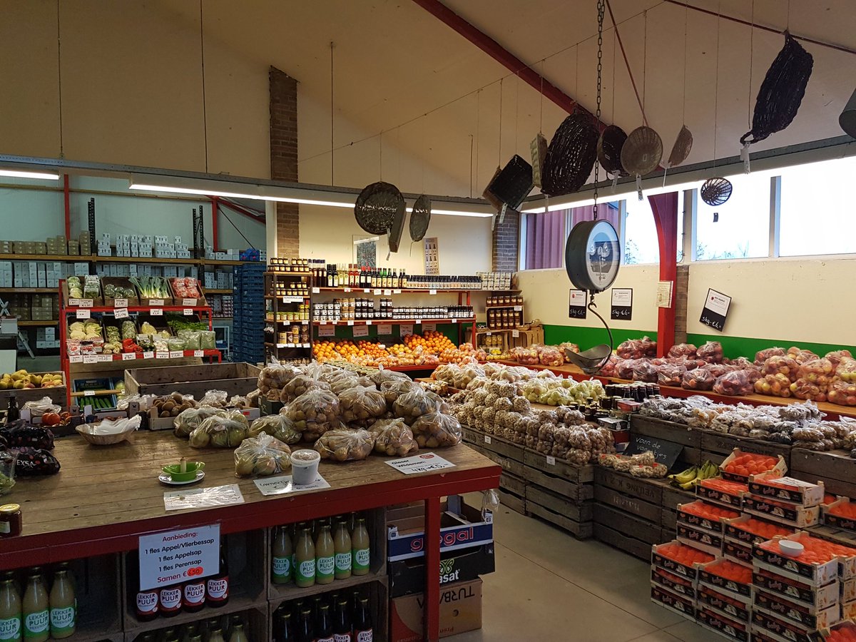 Interessant bezoek <a href="/VinkFruit/">Vink Fruitboerderij</a> in Kraggenburg. Boerderijwinkel en jammakerij die ook voor anderen jams, fruitsauzen maakt.