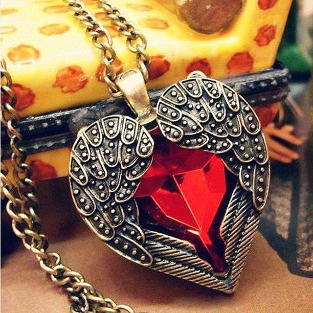 TheShimmerBox's tweet photo. Beautiful winged heart necklaces are available in our shop! Grab one here; https://t.co/RMEz0dlvIi https://t.co/l6LATXd00e