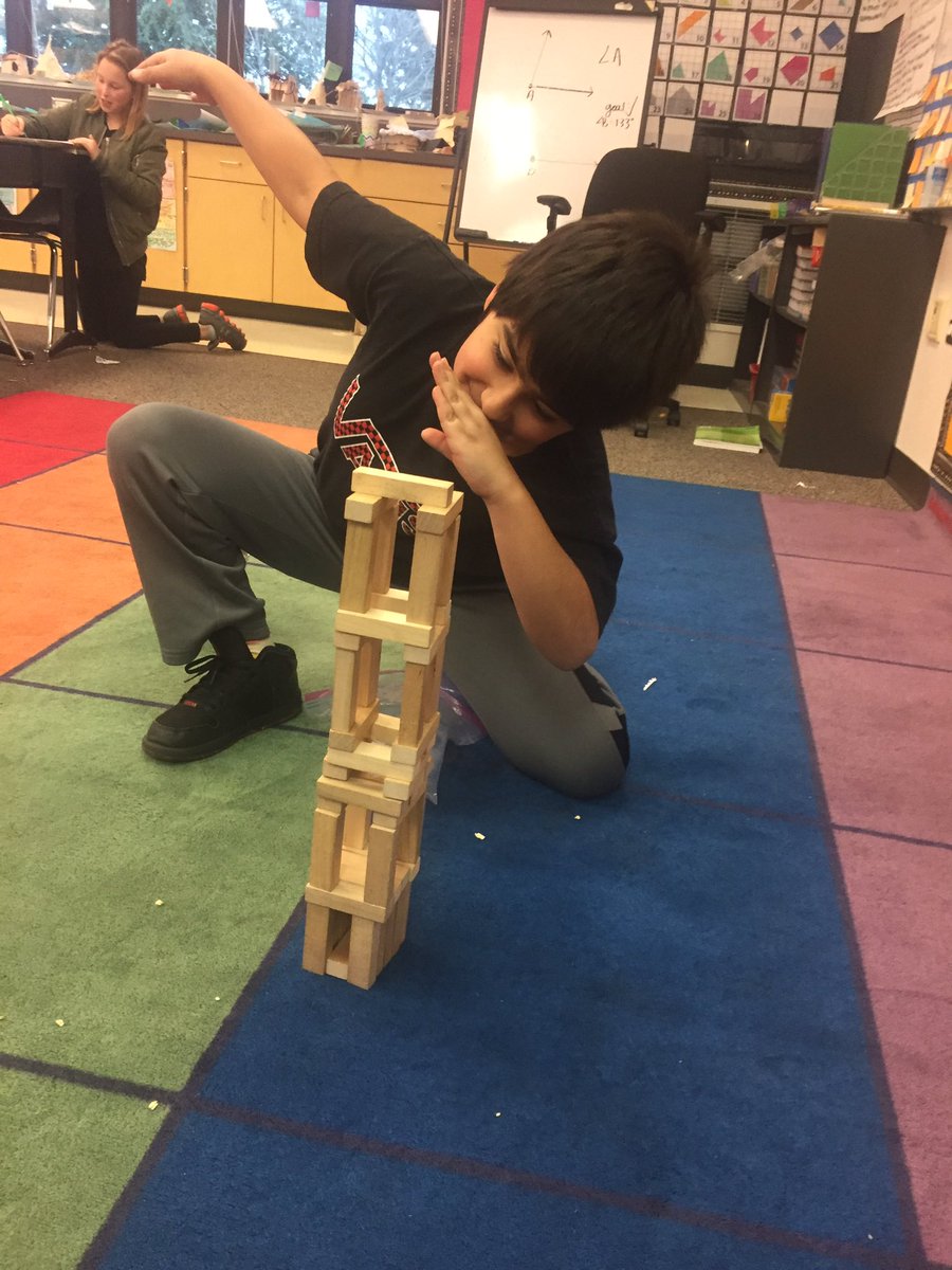 MsDeBruhl_E7's tweet photo. "Play is our brain's favorite way of learning!" ππβΉπΌββοΈ@GSPlayDay @MrsWui @QuailsofE5 @QRES_Explorers #GSDP2017 https://t.co/HTK9BieEMv