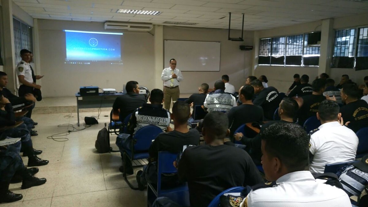 CTEcuador's tweet photo. En Capacitación la Unidad de Control de Transporte Público @uctp_ecuador Guayas, Trabajamos para salvar vidas. https://t.co/YChyEaAGPv