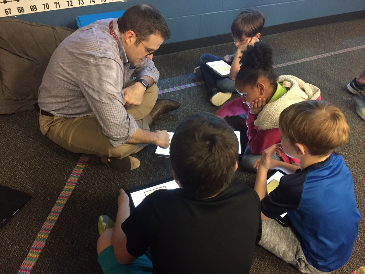 MrsPageUSHist's tweet photo. Learning how to use SeeSaw with Mr. Conway! #snydershares #cisdtechnology #technologyintheclassroom https://t.co/APDK8FLNnQ