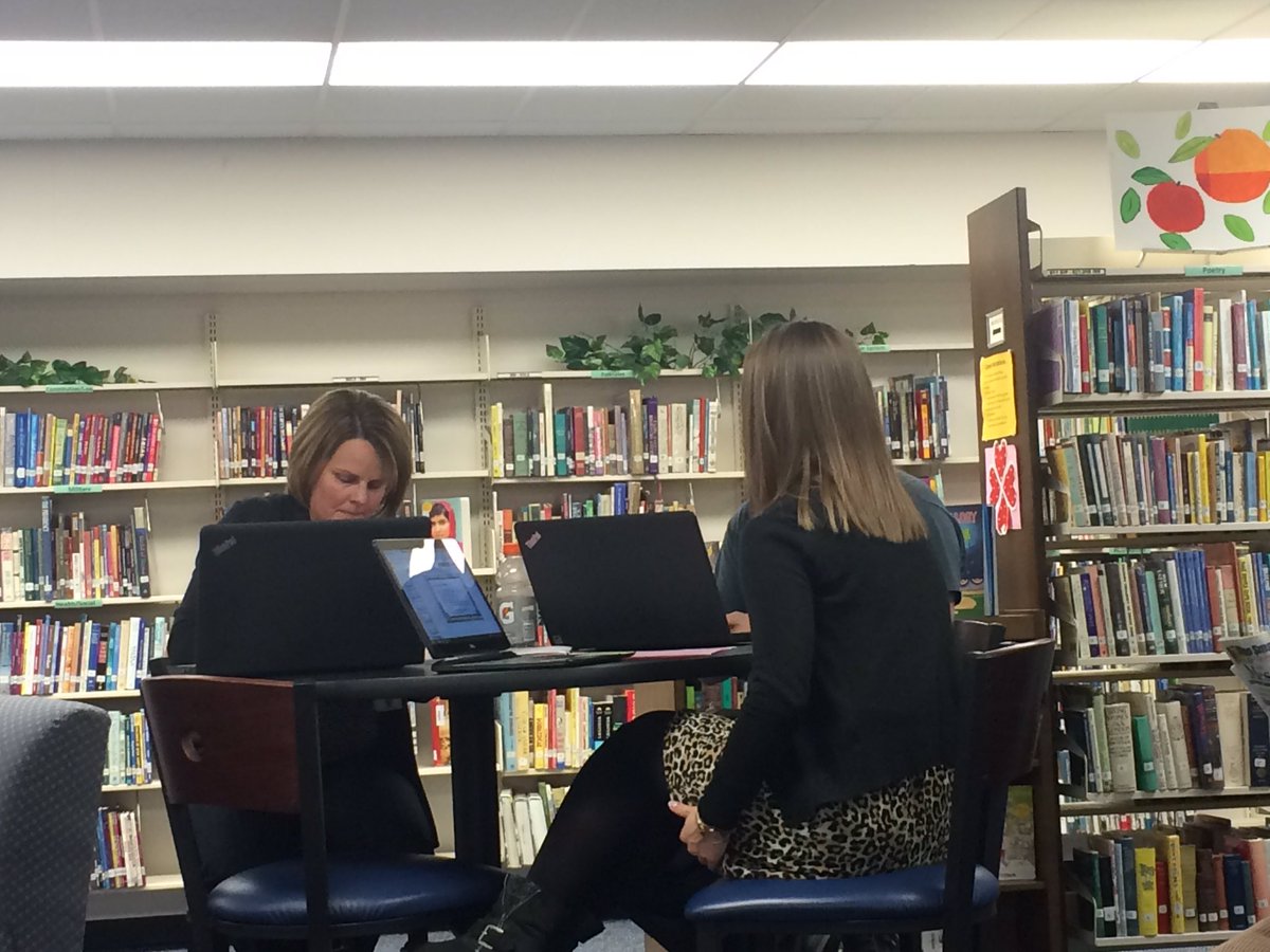 beckyr4304's tweet photo. Day 4 of blended learning! Learning about different types of blended learning & great dialogue! @ehawkpride #ehschat #ehawkpride @mcleod https://t.co/n7vQPnA8Oi