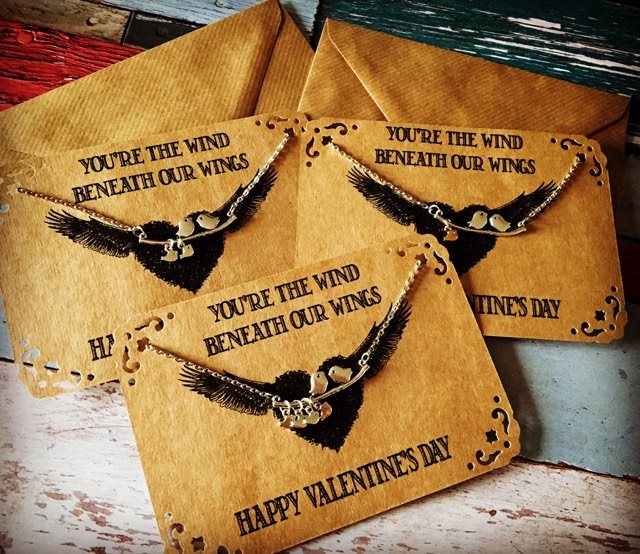 lingartdesigns's tweet photo. Gorgeous family love birds necklace. The perfect gift this #ValentinesDay  from you and your little ones #HandmadeHour #love #necklace #etsy https://t.co/fda4E0XDud