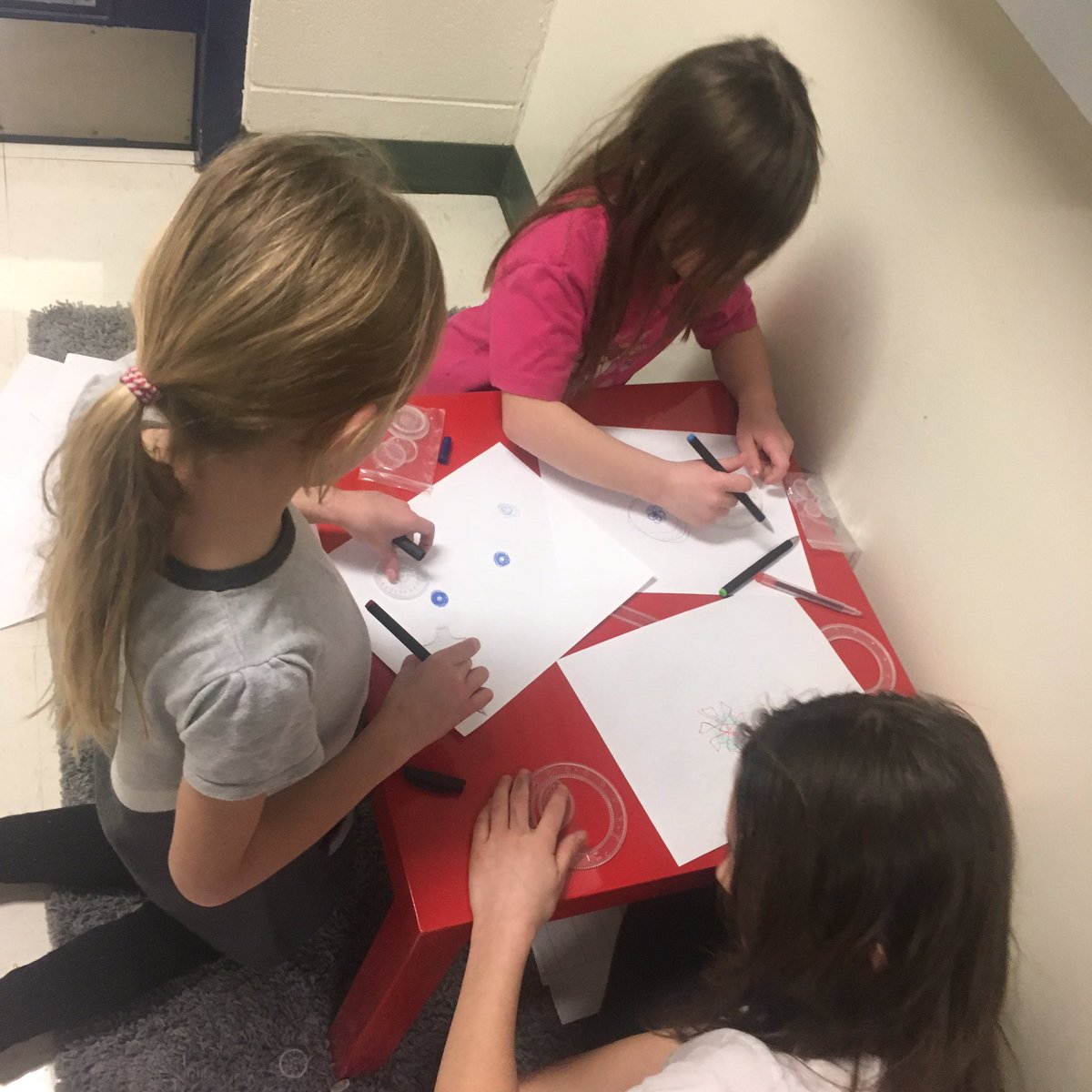 MrsSaundersCG's tweet photo. "Play is our brain's favorite way of learning" - Diane Ackerman @GSPlayDay @BeaconhillFMPSD @FMPSD #GSDP2017 #bhbears https://t.co/UeLpjb4QJF