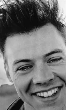 bitchislouis's tweet photo. O sorriso que você respeita 3 #HappyBirthdayHarry #fandomsdv https://t.co/aTPMnmr0v3