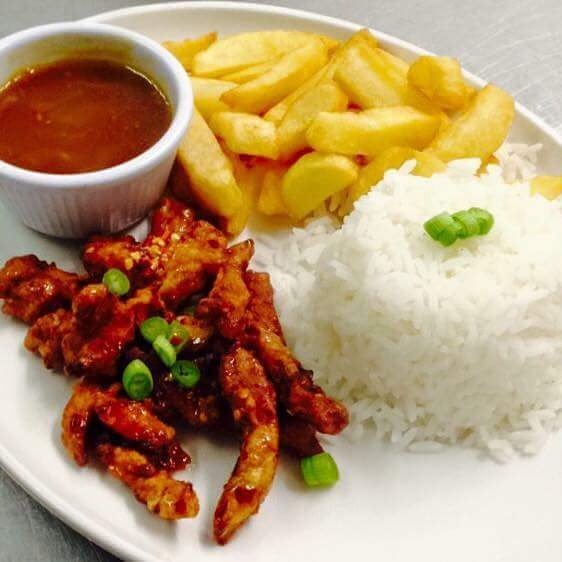 BrunchCB's tweet photo. Honey Chilli Chicken, Steamed Basmati Rice &amp; Homemade Chips https://t.co/672TJtamQ9