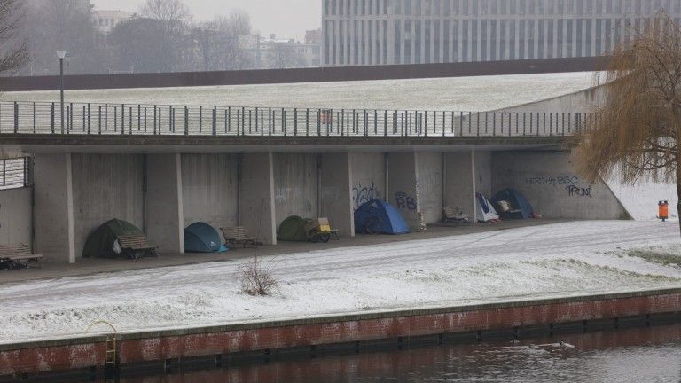 bzberlin's tweet image. Bezirk #Mitte räumt #Zeltlager am #Spreebogen, Kreuzberg lässt #Besetzer
bz-berlin.de/berlin/friedri…