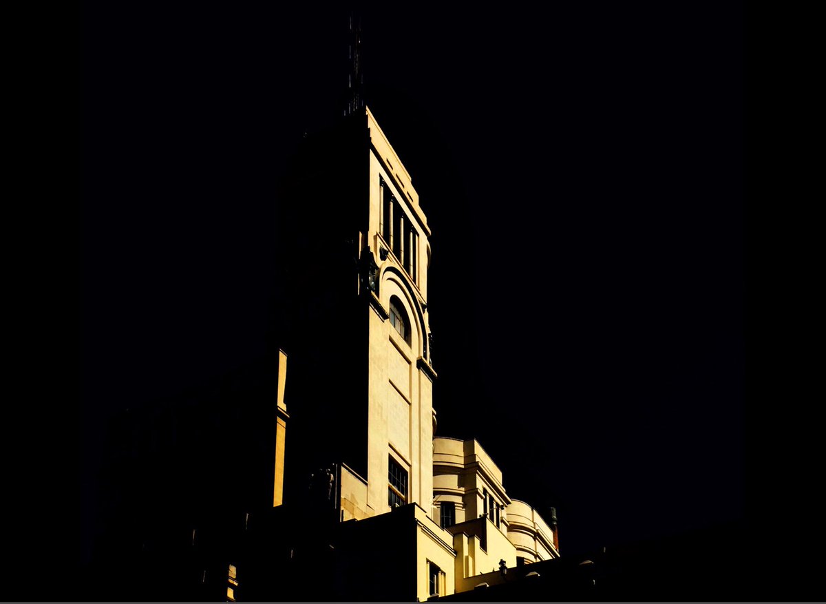 DroneArte's tweet photo. #ExprimeMadrid un libro entero de fotos de #Madrid  https://t.co/irvf6obW8h https://t.co/xrZMhor0gY
