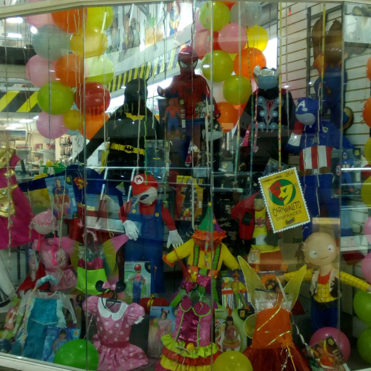 hobby2000's tweet photo. Visita nuestras #Jugueterías #Hobby2000 y encuentra la gran variedad de #Disfraces para los niñ@s  #CarnavalesConHobby2000 #Carnavales https://t.co/tQgxwVR9po