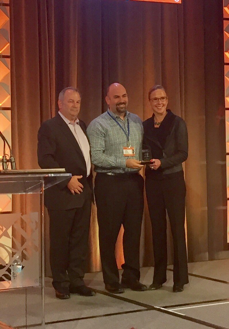 jlar1228's tweet photo. Congrats @D20Nation! Western division services partner of the year!Always supporting and driving services! @Pacnorthwendy @steveknott020 https://t.co/3soqPMvDz1