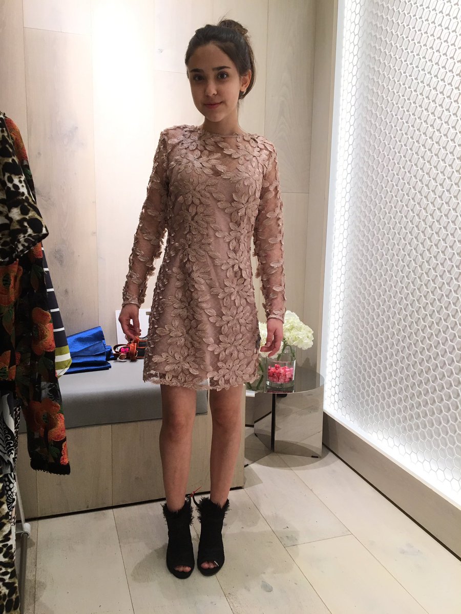 Molly_C_Jackson's tweet photo. I call this awkward dressing room pose😂 #IDidntGetThisDress #IllGetItNextTime #TopShop https://t.co/pptV3c36aV