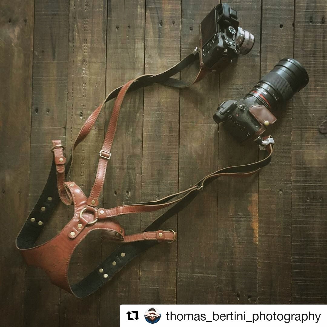 kawaprogear's tweet image. Frm France! Shoutout to @thomas_bertini_photography w/ his gear of choice. Double strap. #kawaprogear #doublecamera #weddingcamerastrap