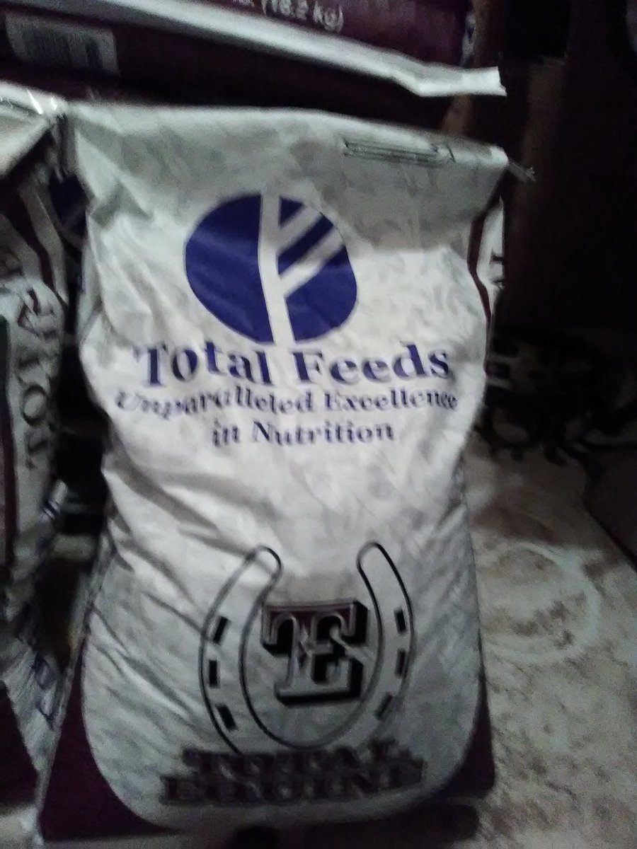 james_kolbe's tweet photo. Just got a load of Total Equine and the new bags are pretty sharp! @TotalFeeds https://t.co/ML6OO1YU55