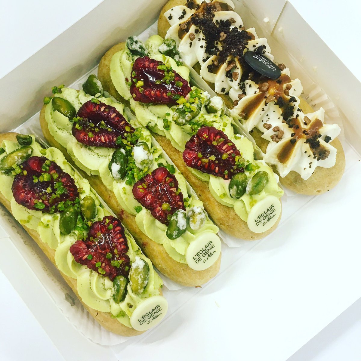 markmi89's tweet photo. oggi doppio ordine a base di #eclair da @Leclairdegenie e @Deliveroo_Italy ❤😍 #TRUELOVE https://t.co/KLELQr694z