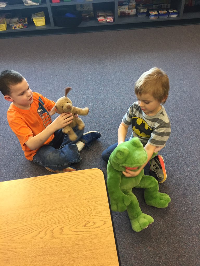 MrsHartMcDole's tweet photo. Another successful #GSDP2017 We love to play!
#kaneland302 #kme302 #kanelandkinders https://t.co/5TfMvUp0yI
