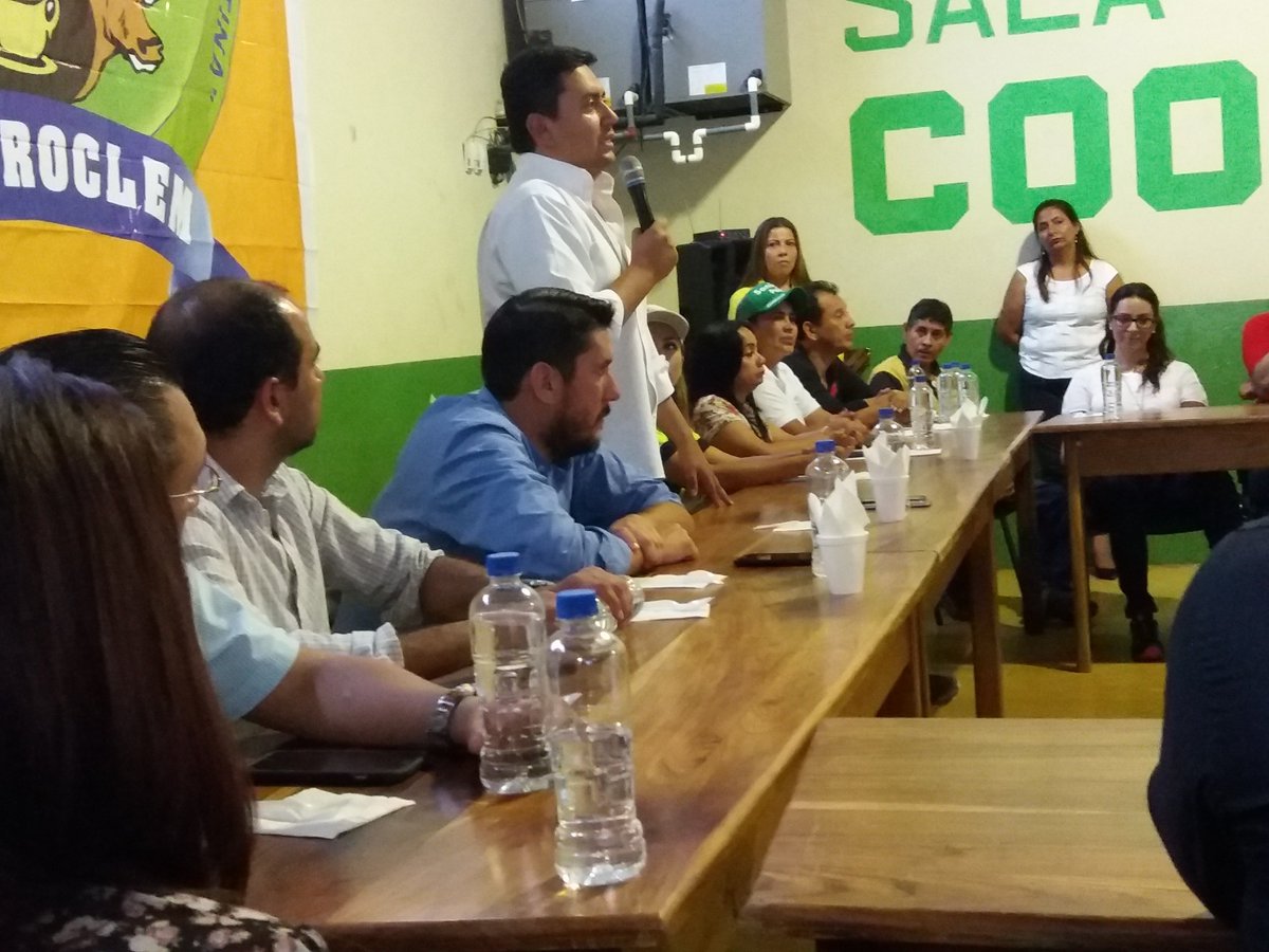 COOPROCLEM_CLEM's tweet photo. Ministro #Barrezueta visitó las instalaciones de #COOPROCLEM y compartió con los representante de la cooperativa. 
@MinTrabajoEc https://t.co/PFBZ2vcw2W