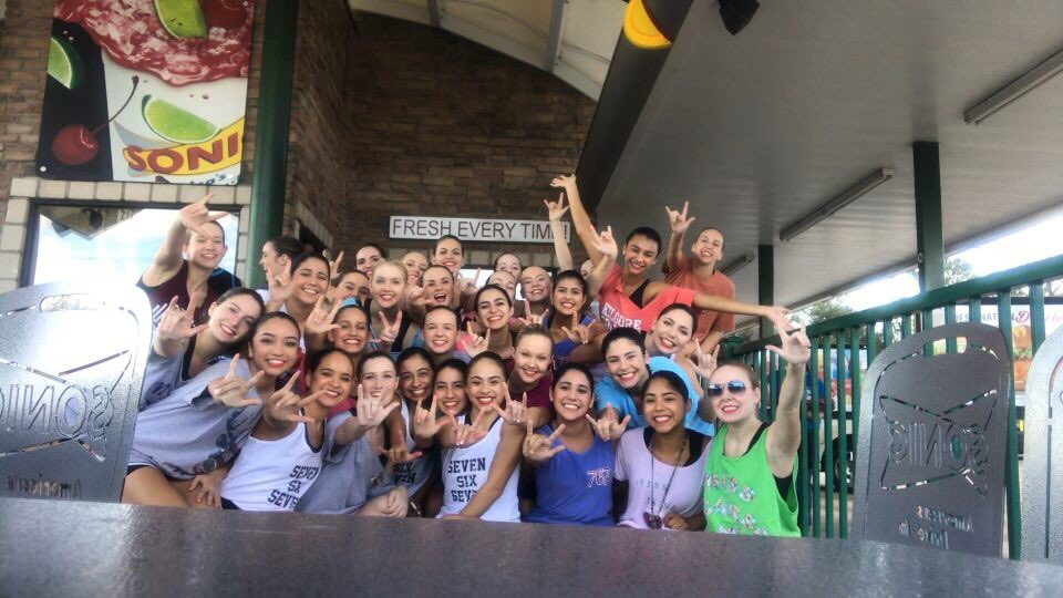 toray_77's tweet image. Happy BFF day! #yea77 #50centcorndogs #fresheverytime