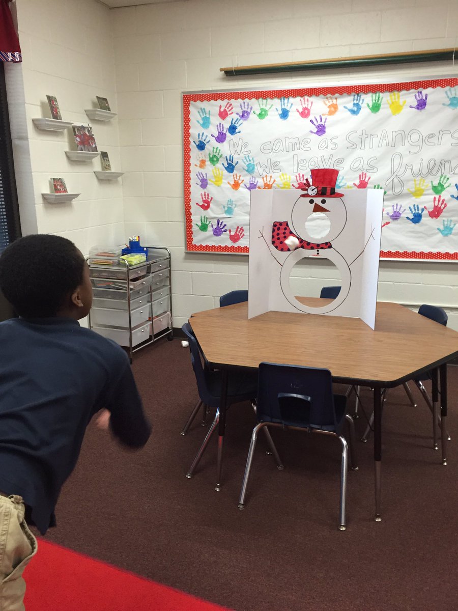 GoodT123's tweet photo. Snowball toss anyone? #February13th #student #snowprediction @Mr_KNWhite https://t.co/ZpG2XdBmWp