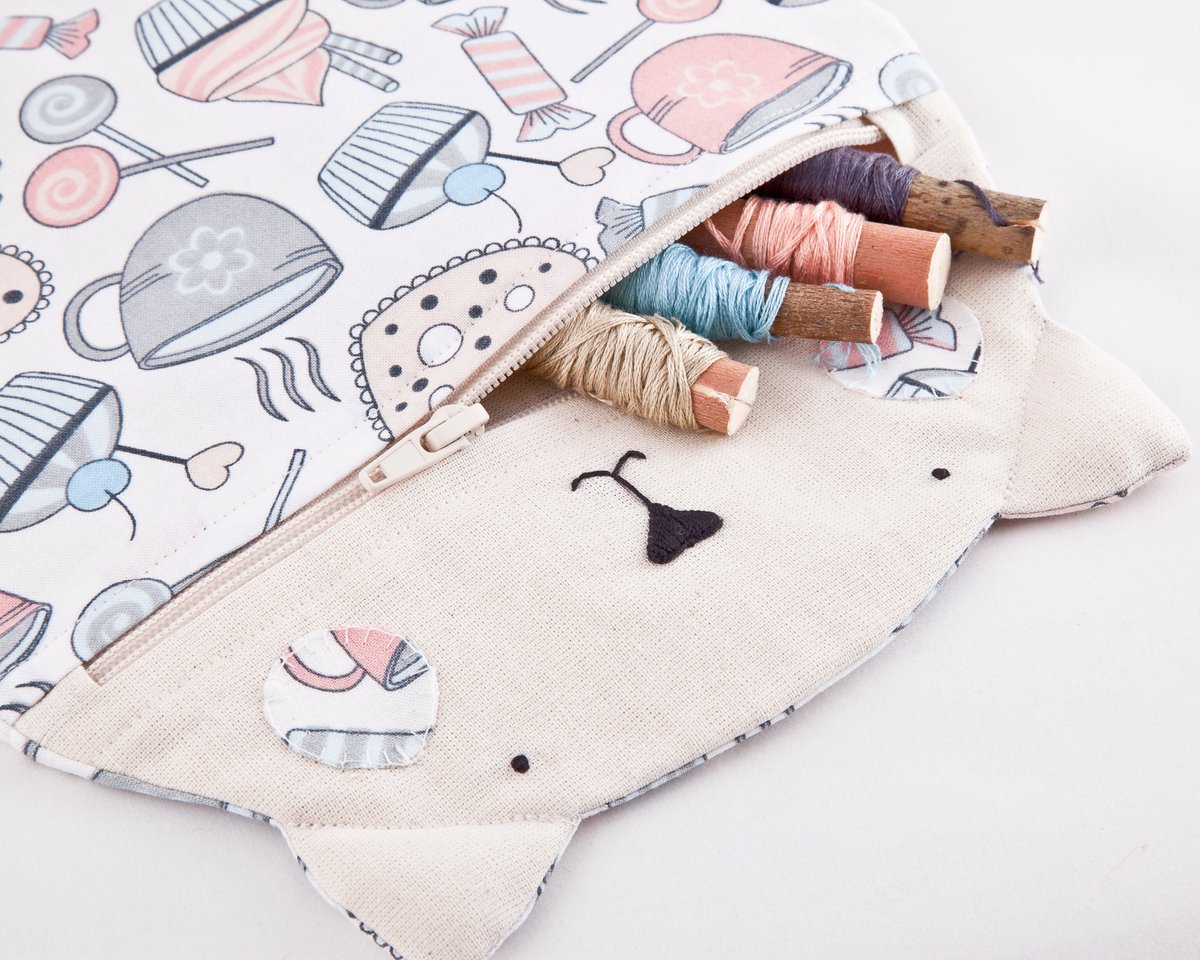 JuliWine's tweet photo. If you love cats, candy, cupcakes and tea, this cosmetic bag is for you! ^___^
#cat #etsy #juliawine #CosmeticBag
https://t.co/poZZGHHNc7 https://t.co/UNuBzaqpmX