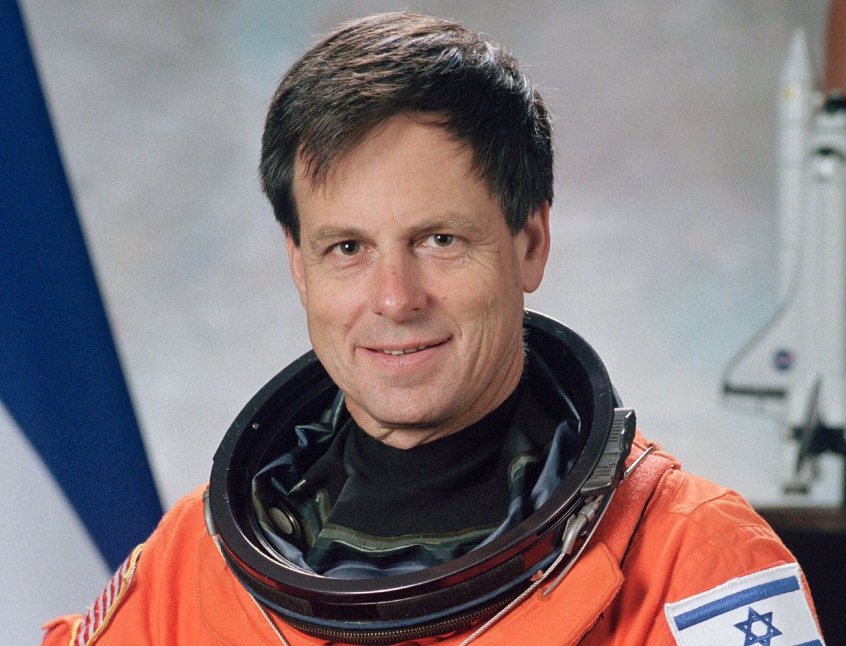 IMPACT_ASSO's tweet image. Il y a 14 ans aujourd'hui, le premier astronaute Israélien #IlanRamon trouvait la mort à bord de la navette Columbia #legend