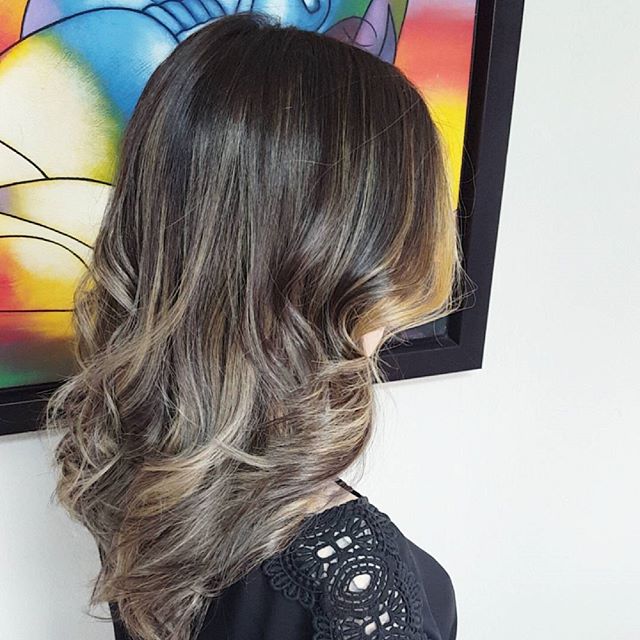vokal Svække symbol Wella Color Charm on Twitter: "Lovely #ombre hair color by @steven_noel_  using #WellaColorCharm Toner 18 and Liquid Permanent Color 050 in Cooling  Violet. https://t.co/I7ALoHpo7L" / Twitter
