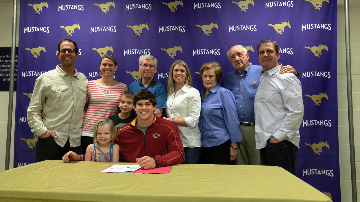 Picayune_Fierro's tweet photo. .@MFHSports Heath Dooley with famiky at his signing ceremony to Midwestern State https://t.co/fnYmJcKH5k