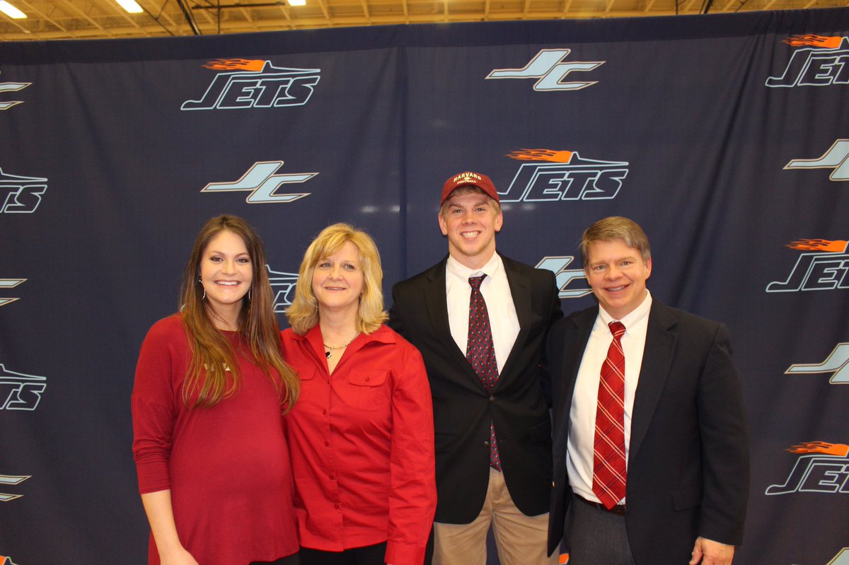johncjenkins123's tweet photo. Excited to sign with Harvard University!!🏈📝 #GoCrimson https://t.co/MNKRdXfYvh